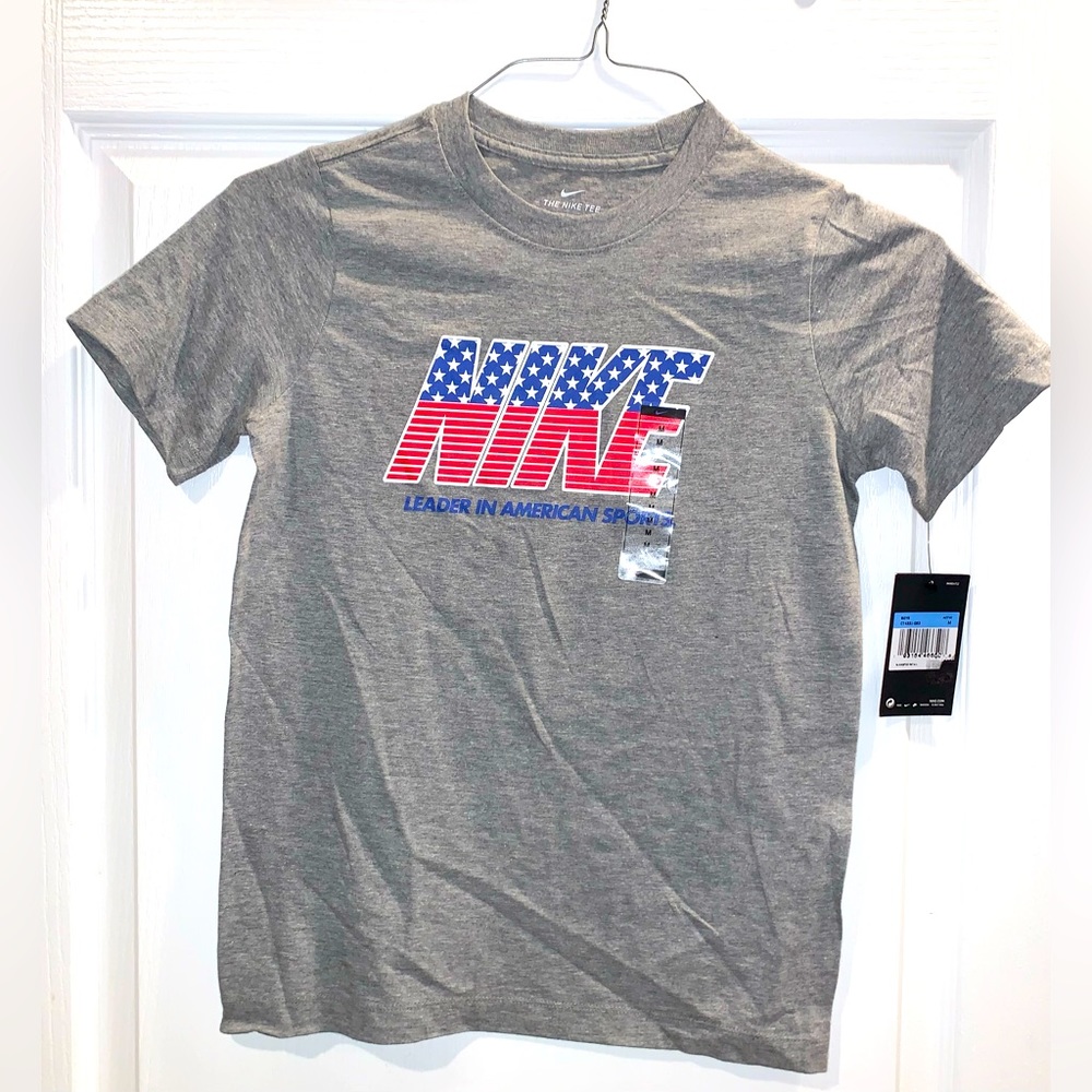 New TAGS. Nike gray T-SHIRT boys youth size medium 10 12